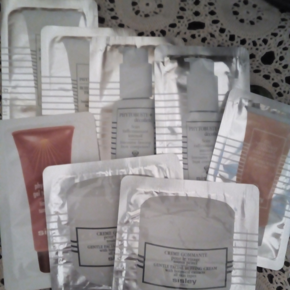 Sisley sample bundle.